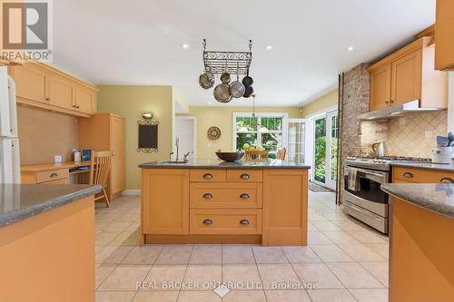 24 Pleasant Ridge Road, Brantford, ON - Indoor Photo Showing Kitchen