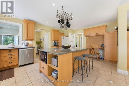 24 Pleasant Ridge Road, Brantford, ON - Indoor Photo Showing Kitchen