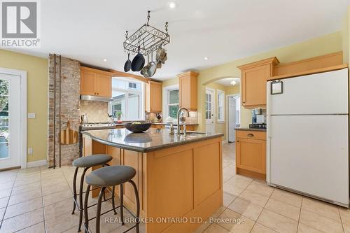24 Pleasant Ridge Road, Brantford, ON - Indoor Photo Showing Kitchen