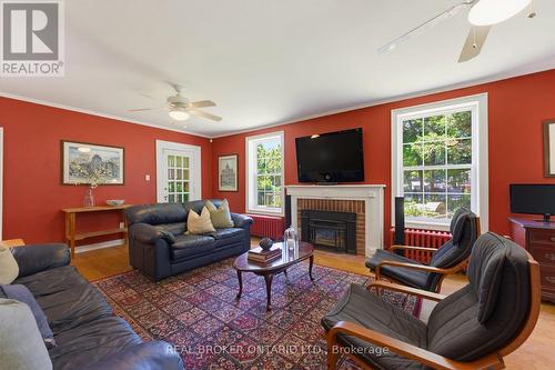 24 Pleasant Ridge Road, Brantford, ON - Indoor Photo Showing Living Room With Fireplace