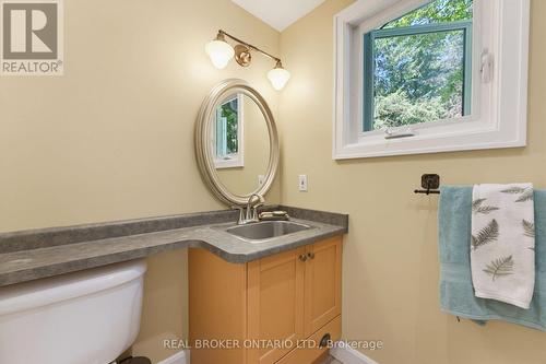 24 Pleasant Ridge Road, Brantford, ON - Indoor Photo Showing Bathroom