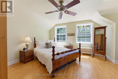 24 Pleasant Ridge Road, Brantford, ON - Indoor Photo Showing Bedroom