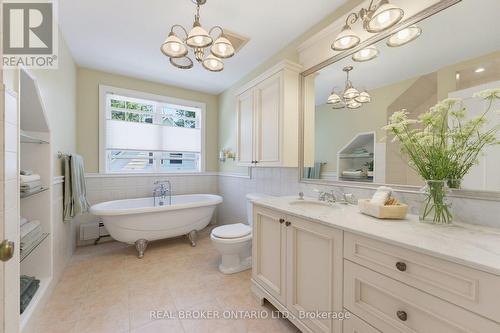 24 Pleasant Ridge Road, Brantford, ON - Indoor Photo Showing Bathroom
