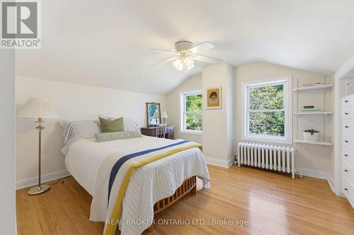 24 Pleasant Ridge Road, Brantford, ON - Indoor Photo Showing Bedroom