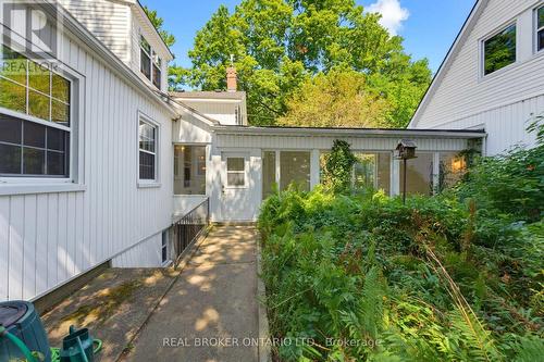 24 Pleasant Ridge Road, Brantford, ON - Outdoor