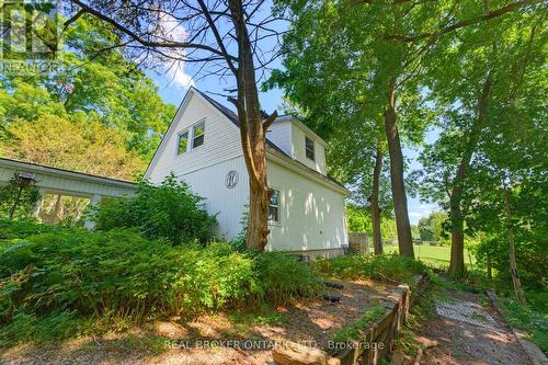 24 Pleasant Ridge Road, Brantford, ON - Outdoor