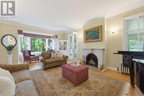 24 Pleasant Ridge Road, Brantford, ON - Indoor Photo Showing Living Room With Fireplace