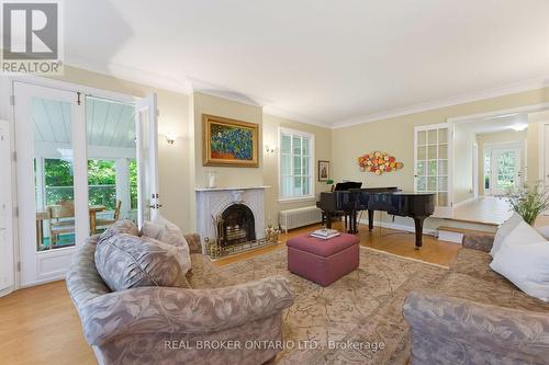 24 Pleasant Ridge Road, Brantford, ON - Indoor Photo Showing Living Room With Fireplace