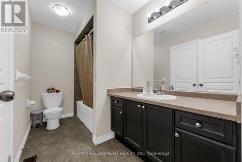 13 - 370 Stonehenge Drive, Hamilton, ON - Indoor Photo Showing Bathroom