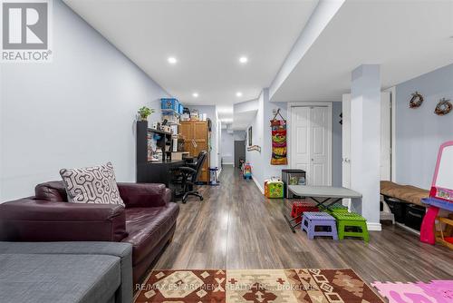 13 - 370 Stonehenge Drive, Hamilton, ON - Indoor Photo Showing Living Room