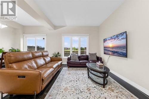 13 - 370 Stonehenge Drive, Hamilton, ON - Indoor Photo Showing Living Room
