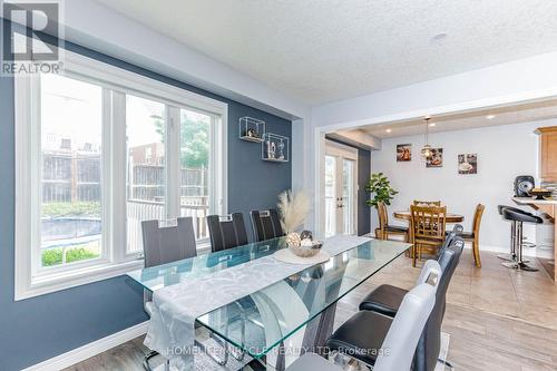 39 Washburn Drive, Guelph, ON - Indoor Photo Showing Dining Room