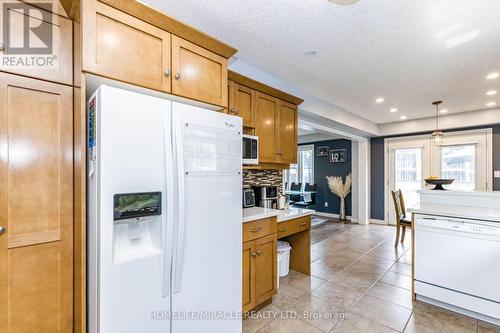 39 Washburn Drive, Guelph, ON - Indoor Photo Showing Kitchen