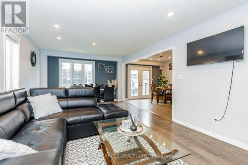 39 Washburn Drive, Guelph, ON - Indoor Photo Showing Living Room