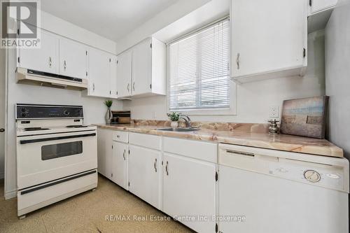 95 Mountford Drive, Guelph (Grange Road), ON - Indoor Photo Showing Kitchen