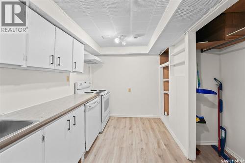 96 Marsh Crescent, Regina, SK - Indoor Photo Showing Kitchen