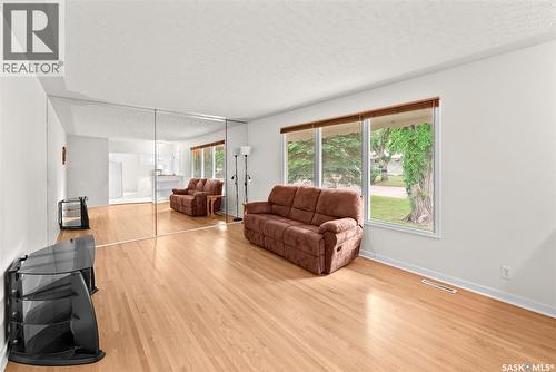 96 Marsh Crescent, Regina, SK - Indoor Photo Showing Living Room