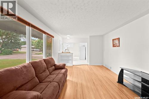 96 Marsh Crescent, Regina, SK - Indoor Photo Showing Living Room