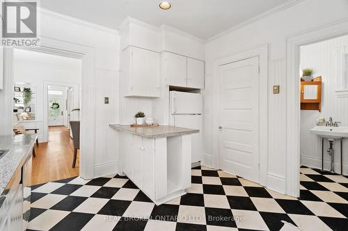25 Suffolk Street W, Guelph, ON - Indoor