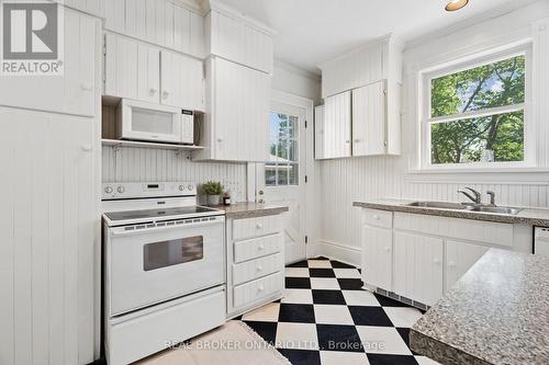 25 Suffolk Street W, Guelph, ON - Indoor Photo Showing Kitchen With Double Sink