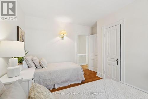 25 Suffolk Street W, Guelph, ON - Indoor Photo Showing Bedroom