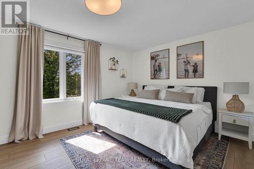 2584 Stagecoach Road, Ottawa, ON - Indoor Photo Showing Bedroom