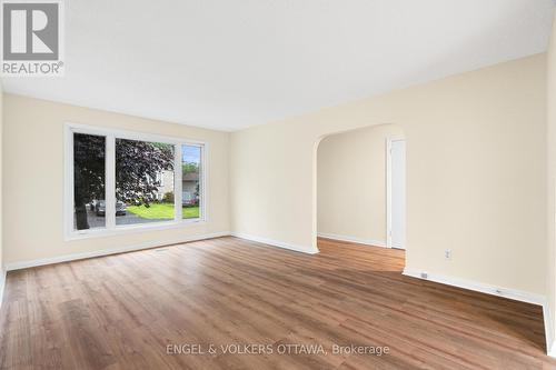 871 Notre Dame Street, Clarence-Rockland, ON - Indoor Photo Showing Living Room