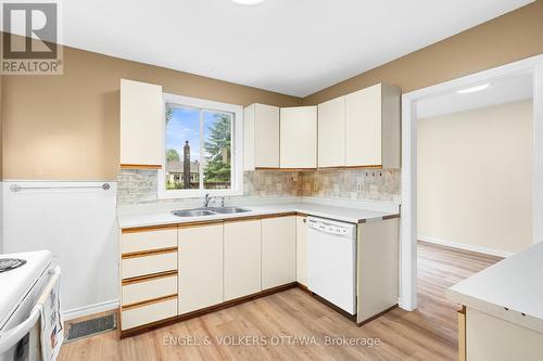 871 Notre Dame Street, Clarence-Rockland, ON - Indoor Photo Showing Kitchen With Double Sink