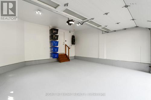 103 Borealis Crescent, Ottawa, ON - Indoor Photo Showing Garage