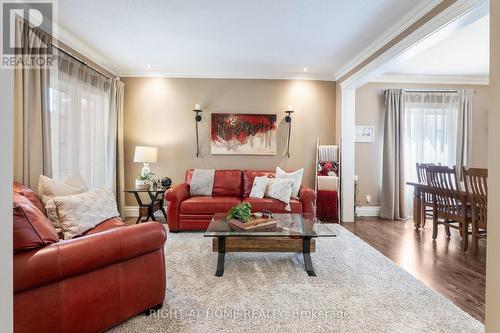 103 Borealis Crescent, Ottawa, ON - Indoor Photo Showing Living Room