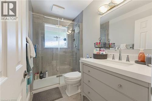 35 Varadi Avenue, Brantford, ON - Indoor Photo Showing Bathroom