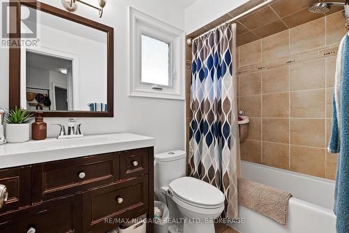 17 Jackson Court W, Welland (N. Welland), ON - Indoor Photo Showing Bathroom