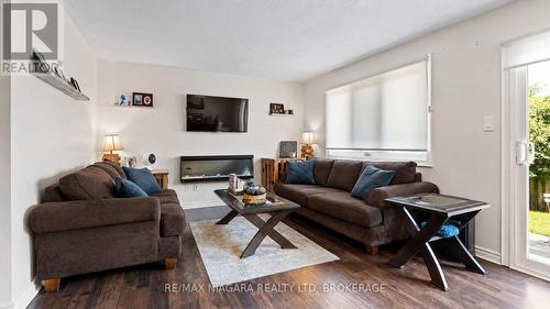17 Jackson Court W, Welland (N. Welland), ON - Indoor Photo Showing Living Room With Fireplace