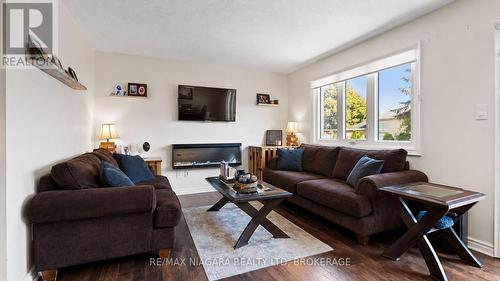 17 Jackson Court W, Welland (N. Welland), ON - Indoor Photo Showing Living Room With Fireplace