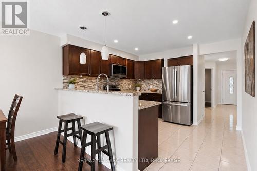 17 Jackson Court W, Welland (N. Welland), ON - Indoor Photo Showing Kitchen With Upgraded Kitchen