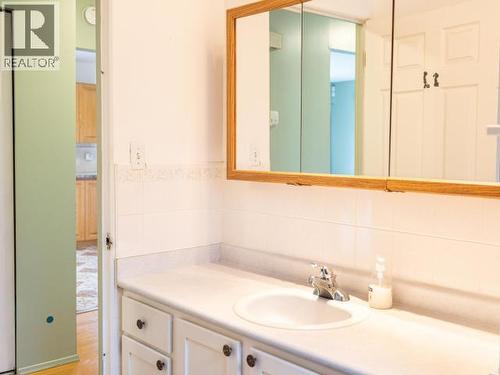 3571 Mackenzie Ave, Powell River, BC - Indoor Photo Showing Bathroom