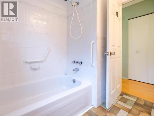 3571 Mackenzie Ave, Powell River, BC - Indoor Photo Showing Bathroom