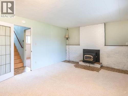 3571 Mackenzie Ave, Powell River, BC - Indoor With Fireplace