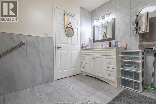 1840 Balfour Boulevard, Windsor, ON - Indoor Photo Showing Bathroom
