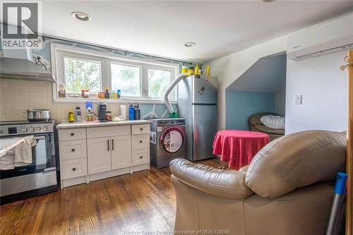 1840 Balfour Boulevard, Windsor, ON - Indoor Photo Showing Kitchen