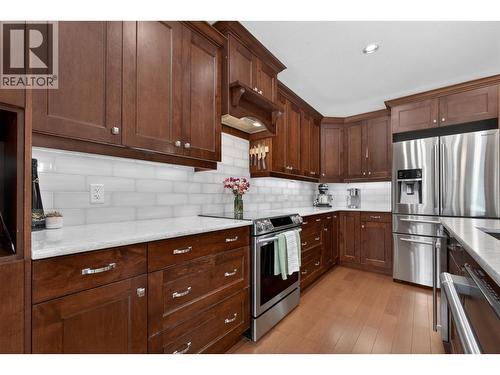 4588 Raymer Road, Kelowna, BC - Indoor Photo Showing Kitchen
