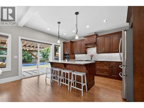 4588 Raymer Road, Kelowna, BC - Indoor Photo Showing Kitchen