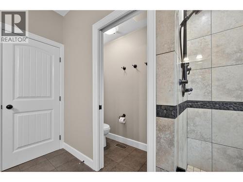 4588 Raymer Road, Kelowna, BC - Indoor