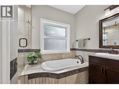 4588 Raymer Road, Kelowna, BC - Indoor Photo Showing Bathroom