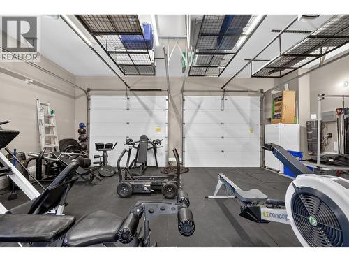 4588 Raymer Road, Kelowna, BC - Indoor Photo Showing Garage