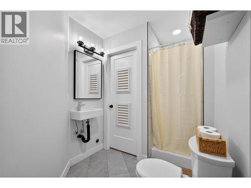 main basement washroom - 4588 Raymer Road, Kelowna, BC - Indoor Photo Showing Bathroom