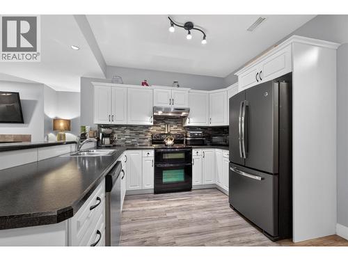 suite - 4588 Raymer Road, Kelowna, BC - Indoor Photo Showing Kitchen With Upgraded Kitchen