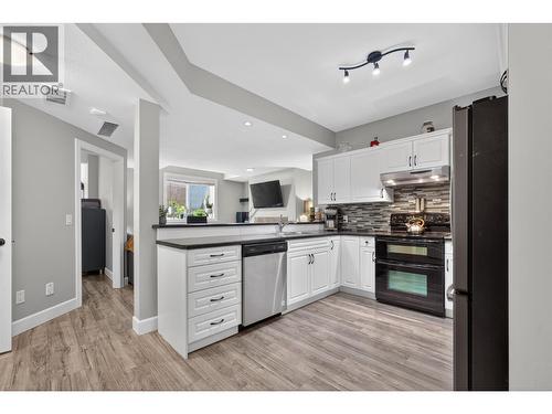suite kitchen - 4588 Raymer Road, Kelowna, BC - Indoor Photo Showing Kitchen With Upgraded Kitchen
