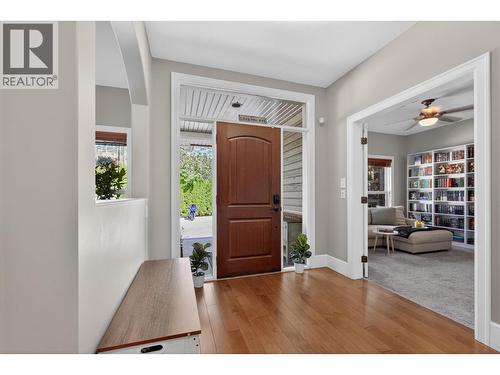 4588 Raymer Road, Kelowna, BC - Indoor