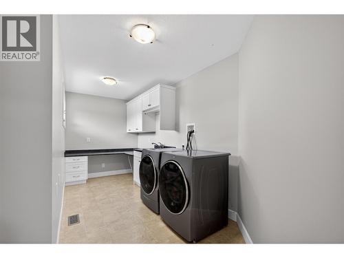 4588 Raymer Road, Kelowna, BC - Indoor Photo Showing Laundry Room